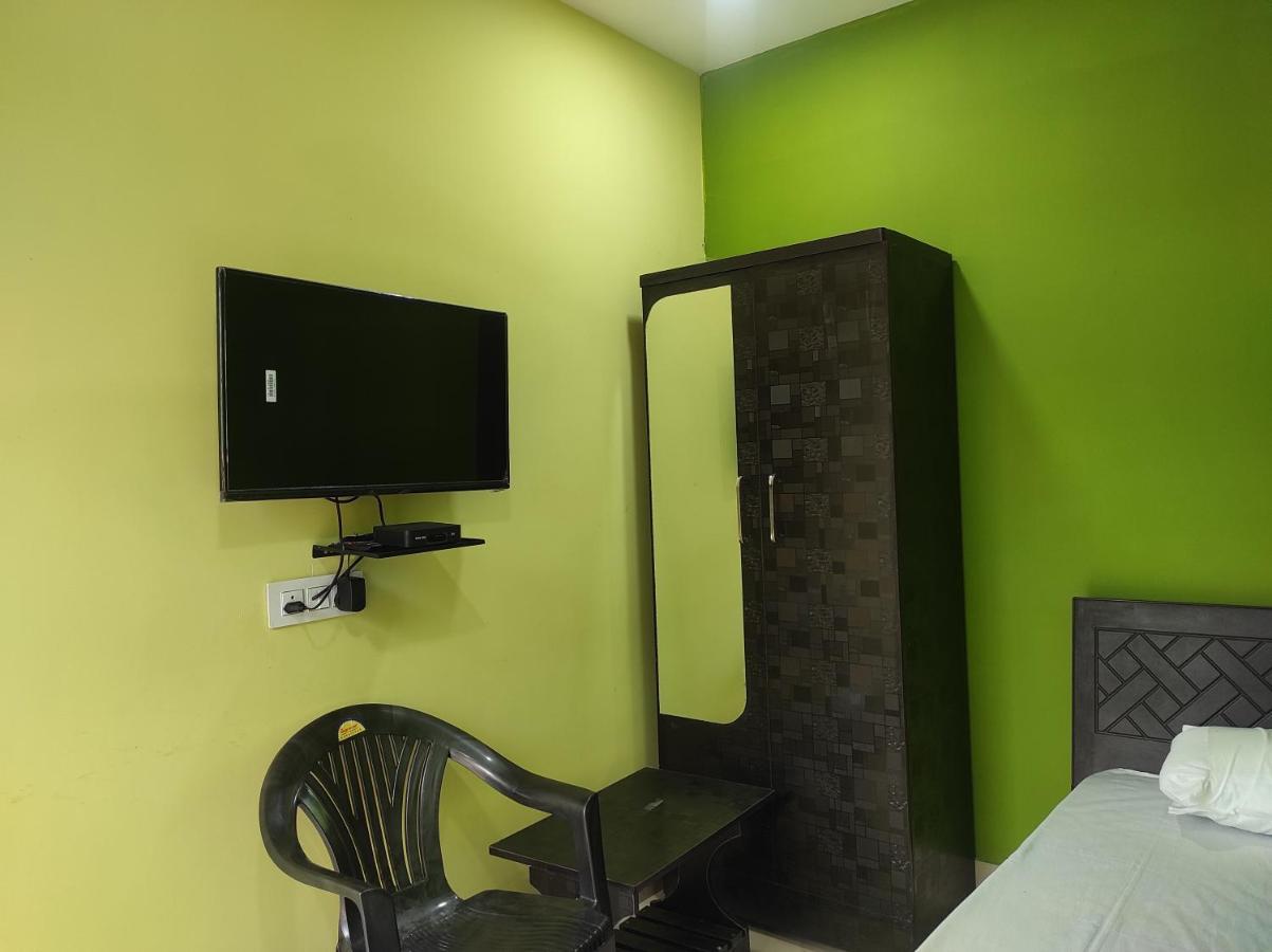 Hotel Sk Lodge Near Guwahati Airport 外观 照片